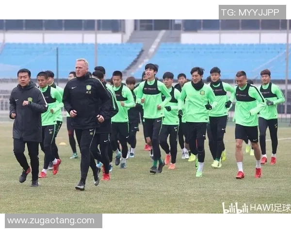 上海足球队耐力揭秘:从训练到比赛的全景探索与分析 上海足球队耐力揭秘:从训练到比赛的全景探索与分析