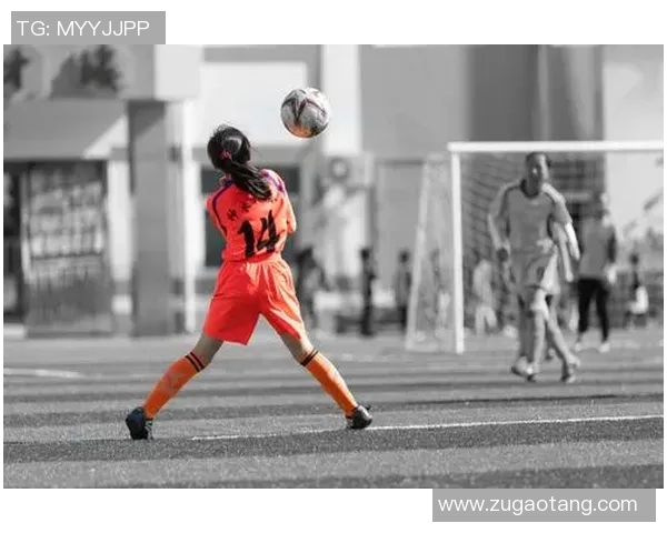 足球明星们的女友们：她们背后的故事与光辉时刻