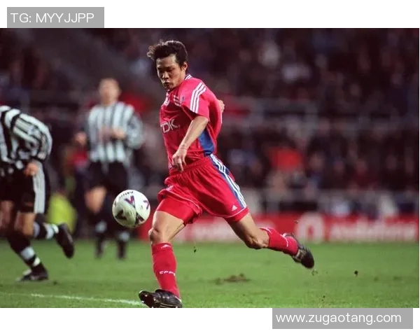 足球明星穿红色袜子时尚瞬间展现个性与风采的精彩图片合集