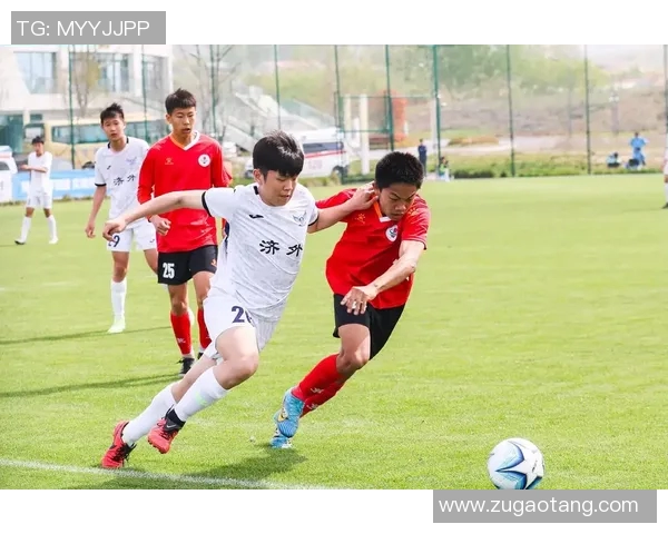 中间有范的足球明星如何在场上展现个人魅力与团队精神